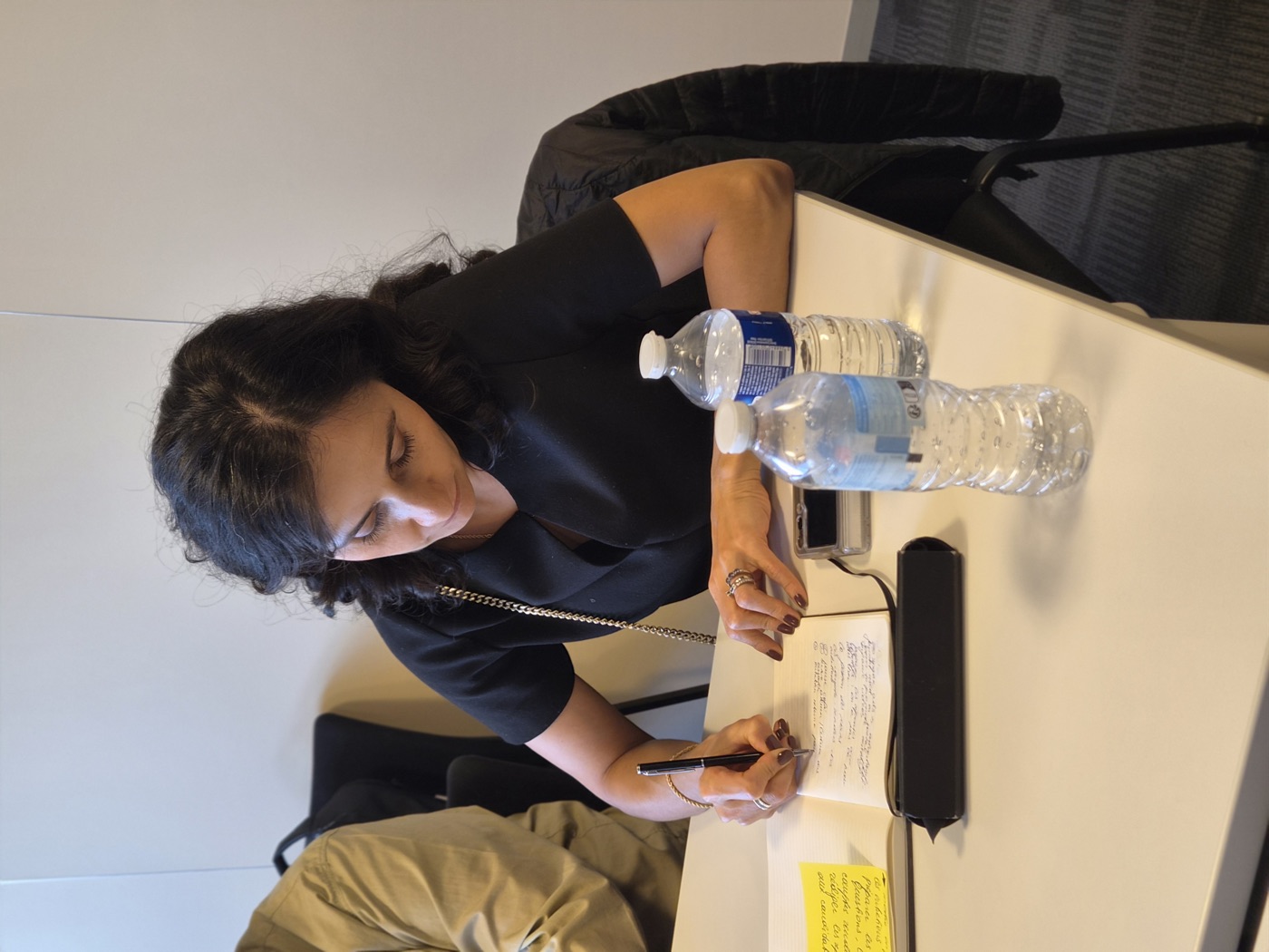 Participante d'un atelier du réseau Inwin, prise de notes