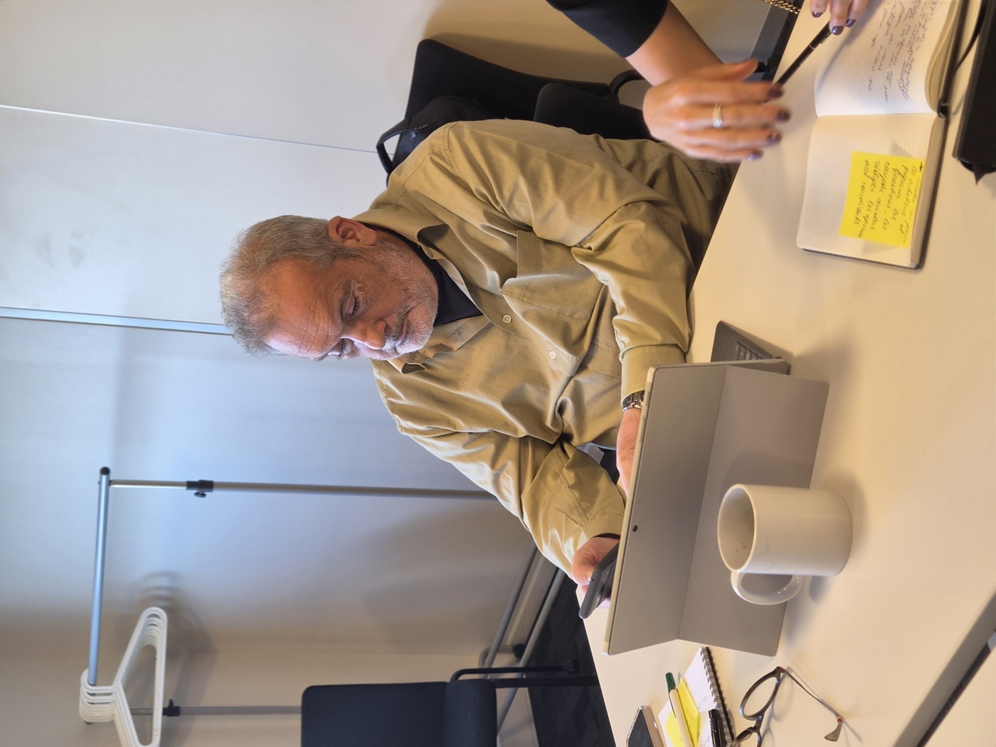 Participant d'un atelier du réseau Inwin, en réflexion