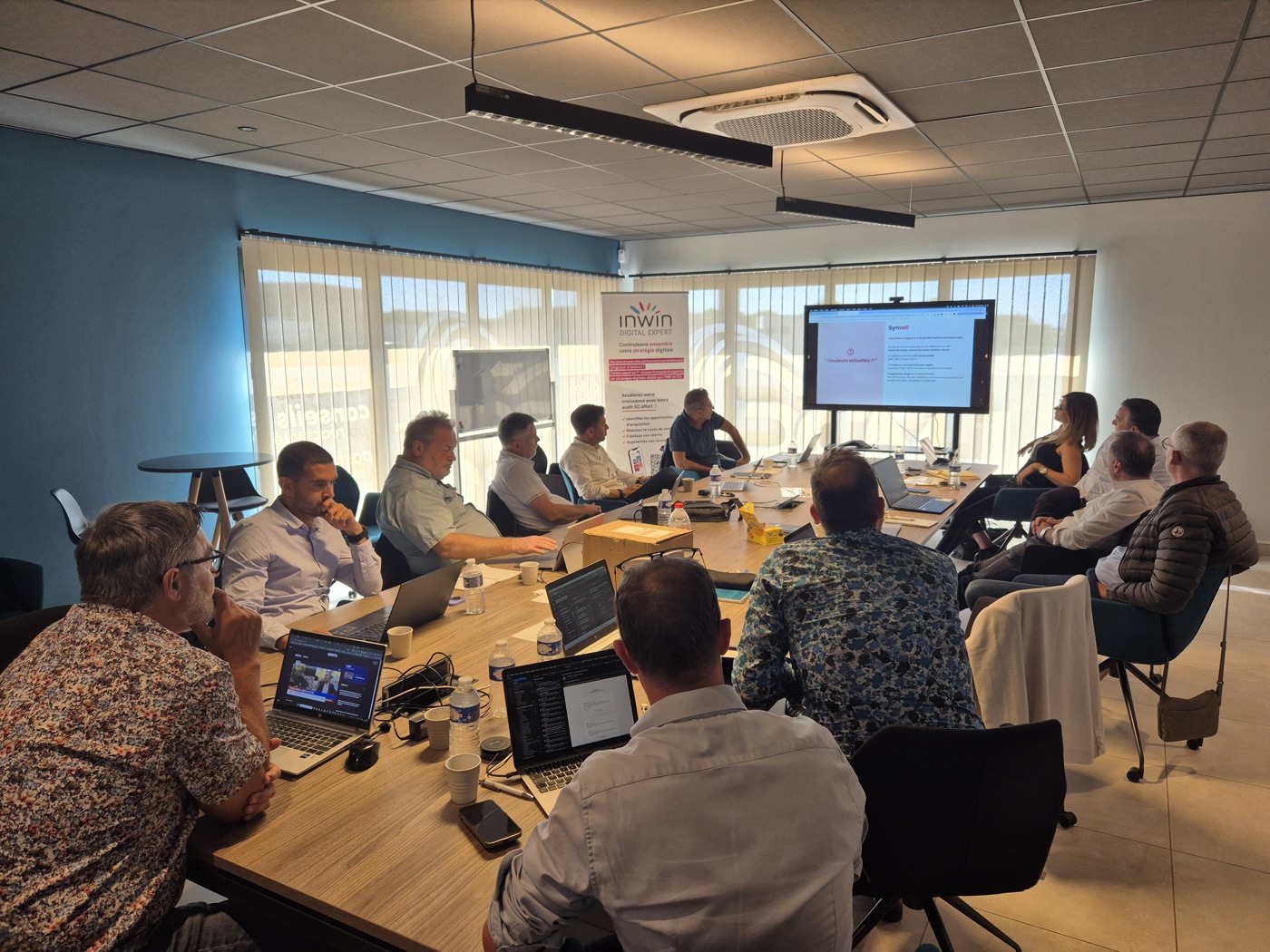 Séminaire du réseau Inwin, consultants réunis en salle de réunion