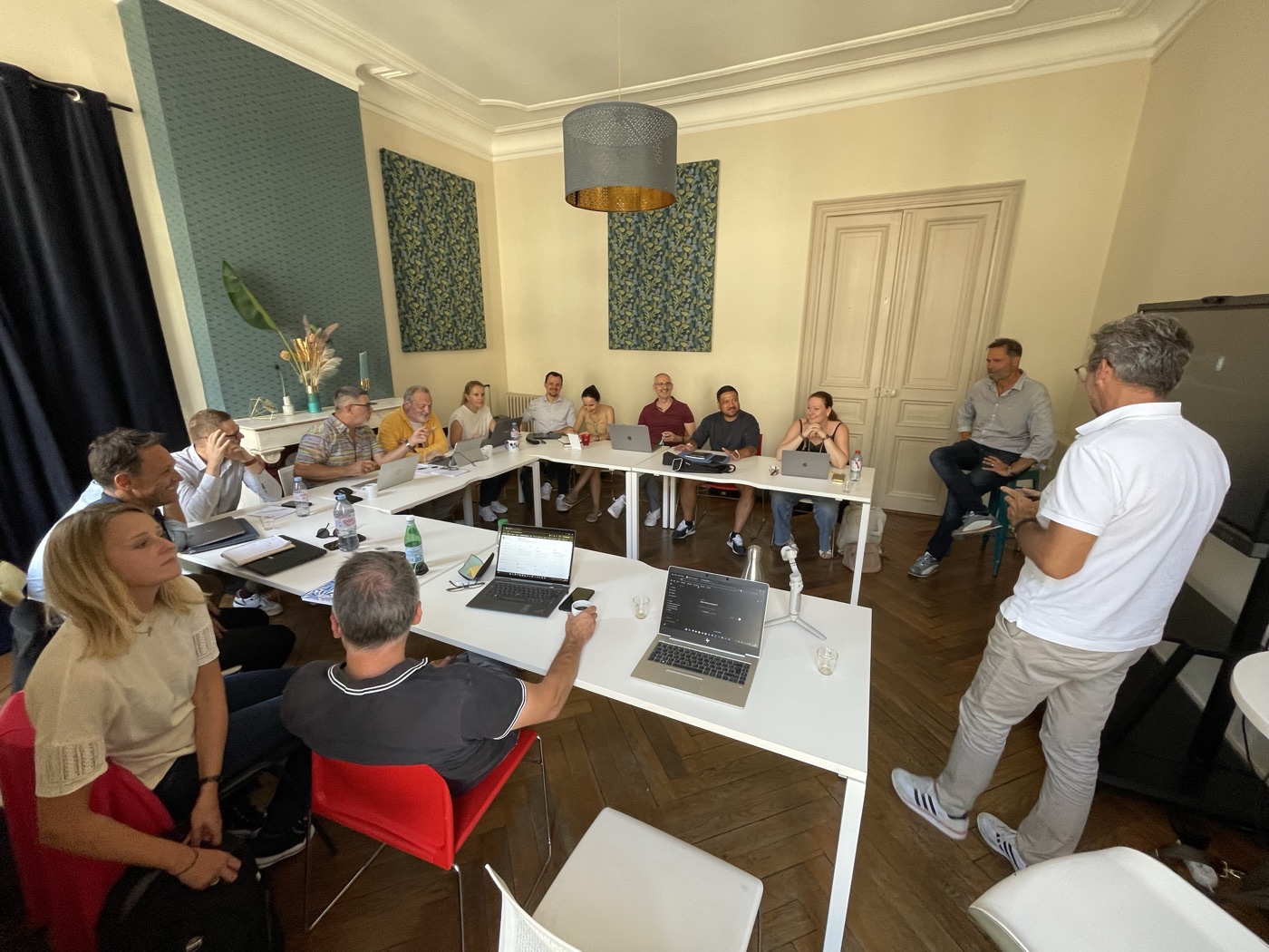 Séminaire du réseau Inwin dans un salon de réunion